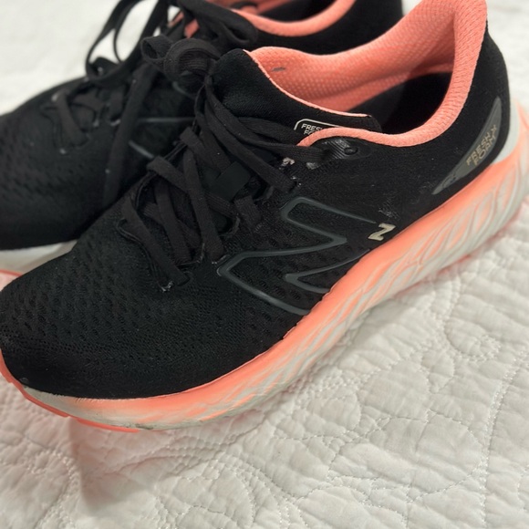 New Balance Women size 8 Black/pink Memory Foam Tennis Shoes. - Picture 13 of 14